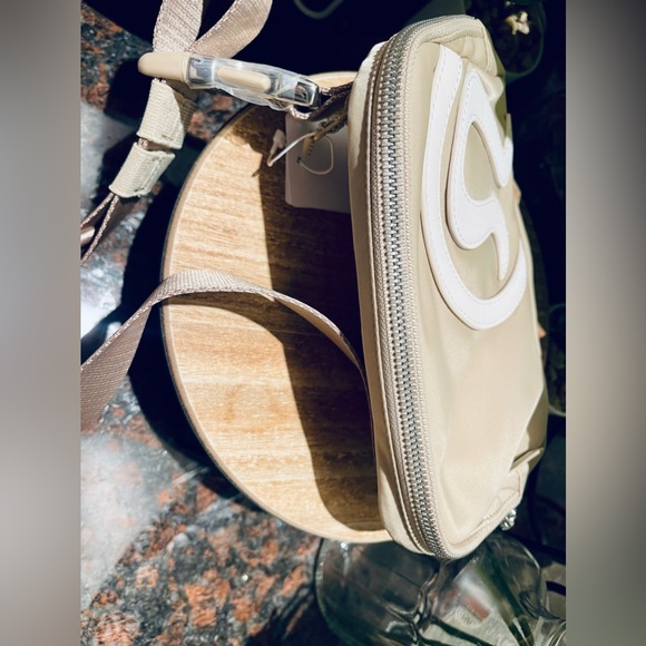 NWT Lululemon 1L Belt Bag LIMITED EDITION EXCLUSIVE in Trench/White Opal Logo - Picture 6 of 11